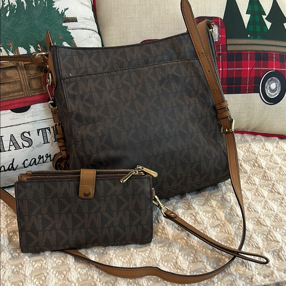 Michael Kors Brown Signature Crossbody Bag + Wallet - Picture 2 of 5